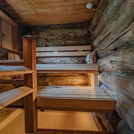 Forest Hideaway By Aavalevi アパート レヴィ